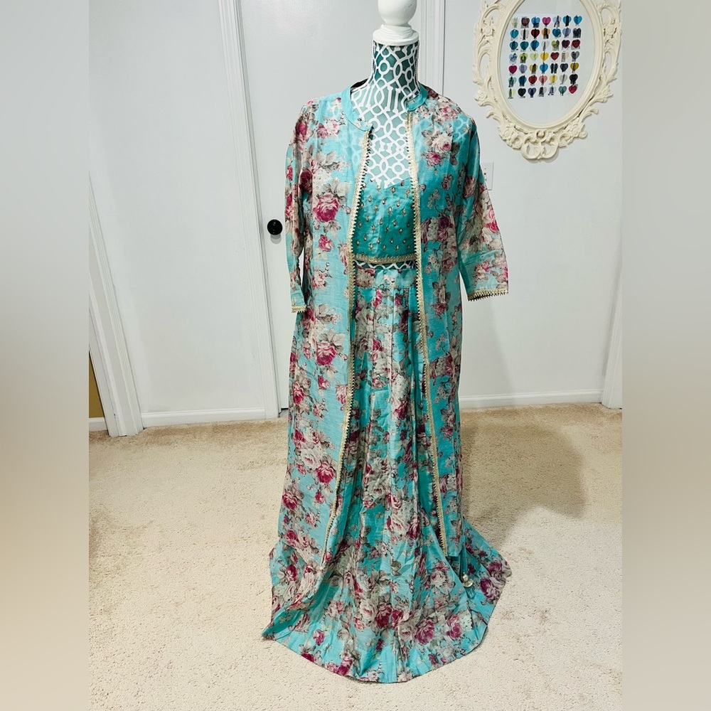 Beautiful Blue Floral 3 piece lehenga - Picture 11 of 11